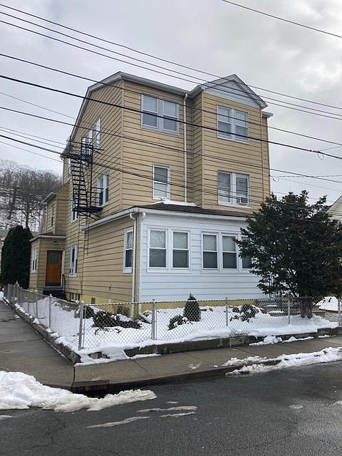 1st image of 2 Holly Pl #3