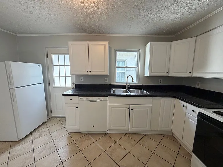 6103 W Clinton Ave — Photo 5