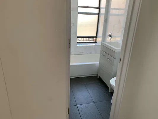 Rented by Tapiro Realty | media 10