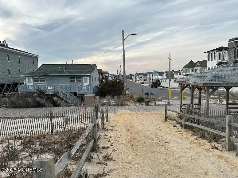 2 bed, $2,930 — Photo 2