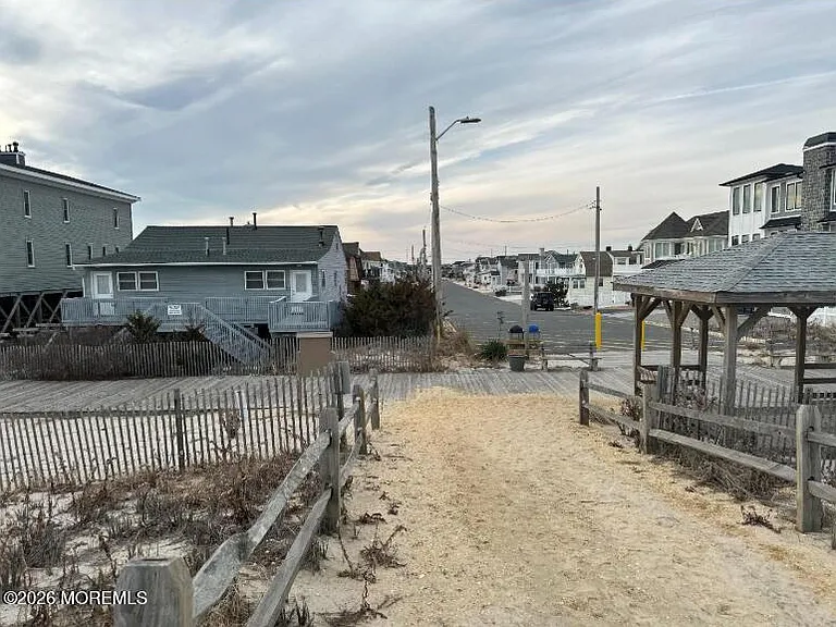 2200 Oceanfront — Photo 2