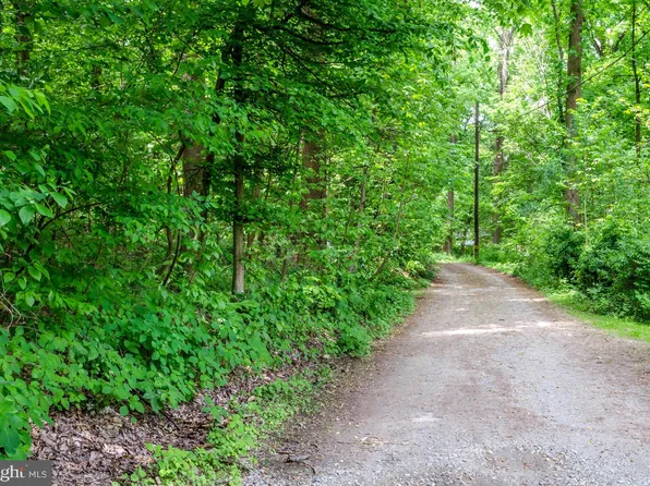 98 Riverview Rd, Delta, PA 17314