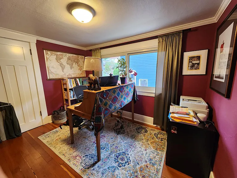 Upstairs bedroom with 2 closets