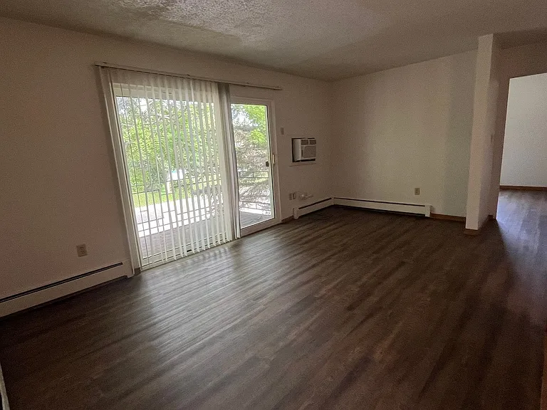 804 4th St NE — Photo 5