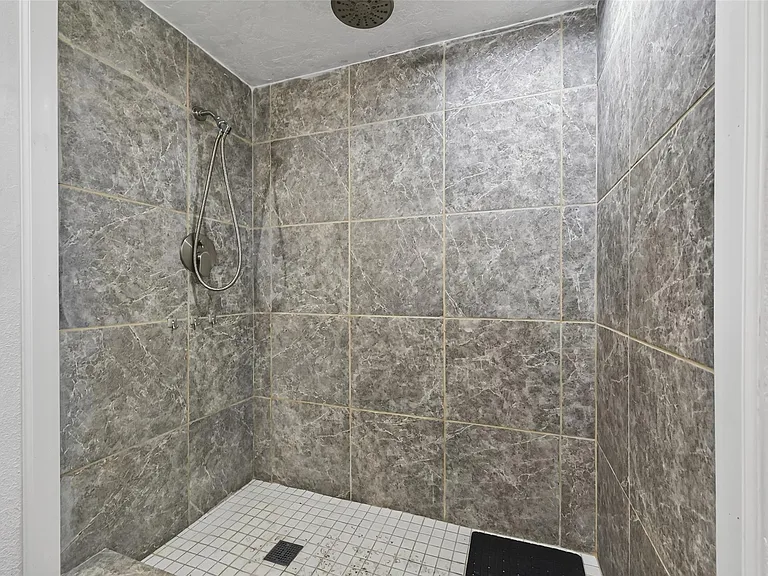 6102 Crakston St — Photo 26