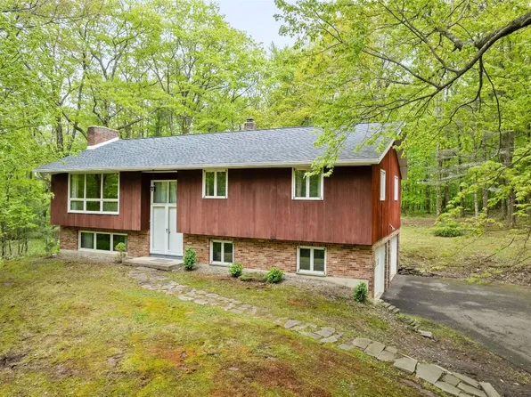 140 Noyes Rd, Vestal, NY 13850