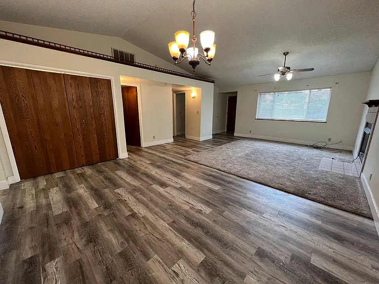 1656 E North Way — Photo 4
