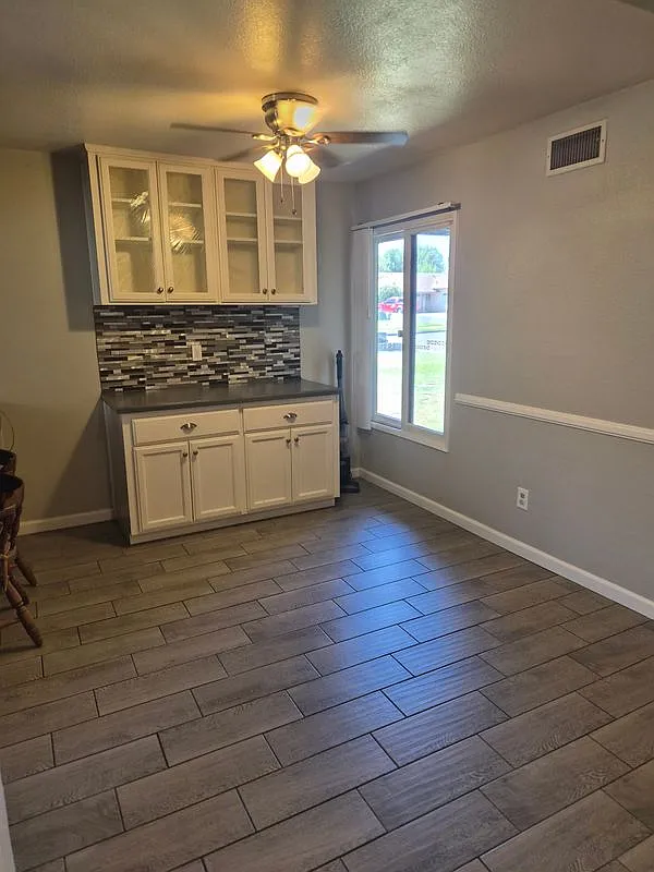 3 bed, 2.0 bath, 1200 sqft, $3,200 — Photo 4