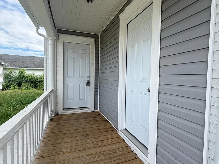 329 W Grant St — Photo 2