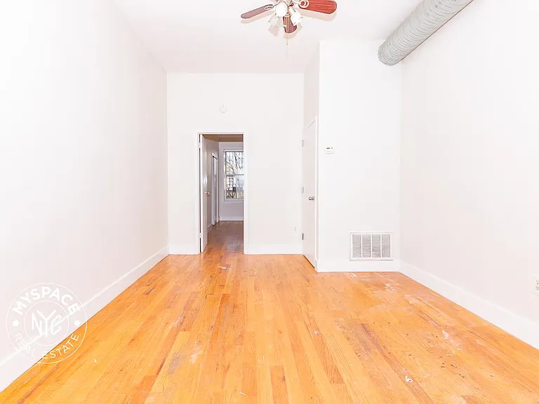 828 Halsey St #3A — Photo 4