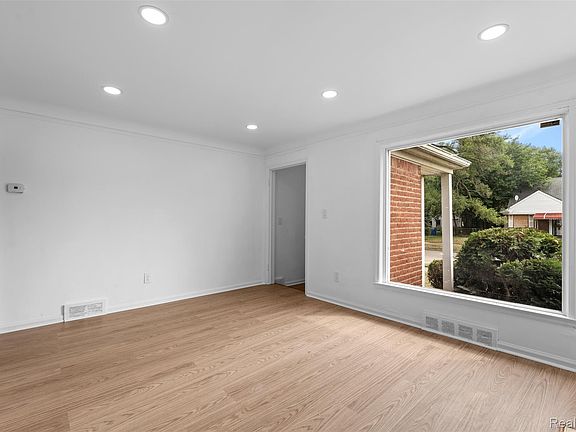 4th image of 18217 Archdale St