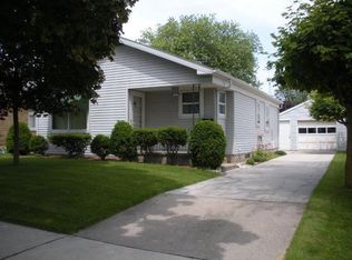 1424 Menasha Ave, Manitowoc, WI 54220