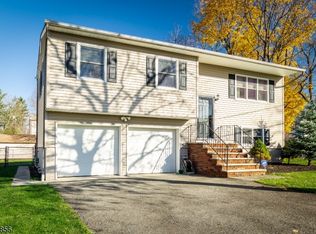 2 Winslow Rd, Edison, NJ 08837