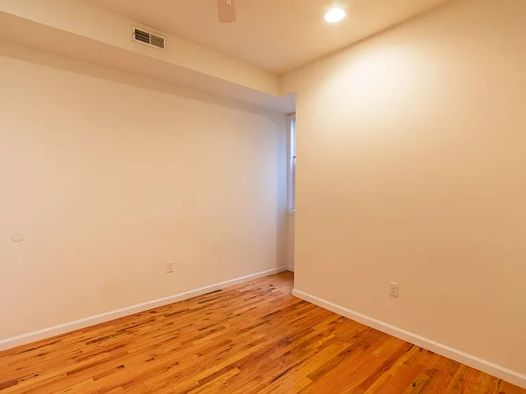 330 N Preston Street — Photo 7