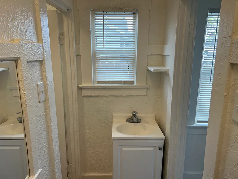 1040 Martin Luther King Jr Ave #1 — Photo 9