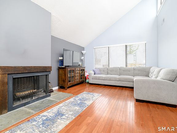 3rd image of 1 Apricot Lane #1