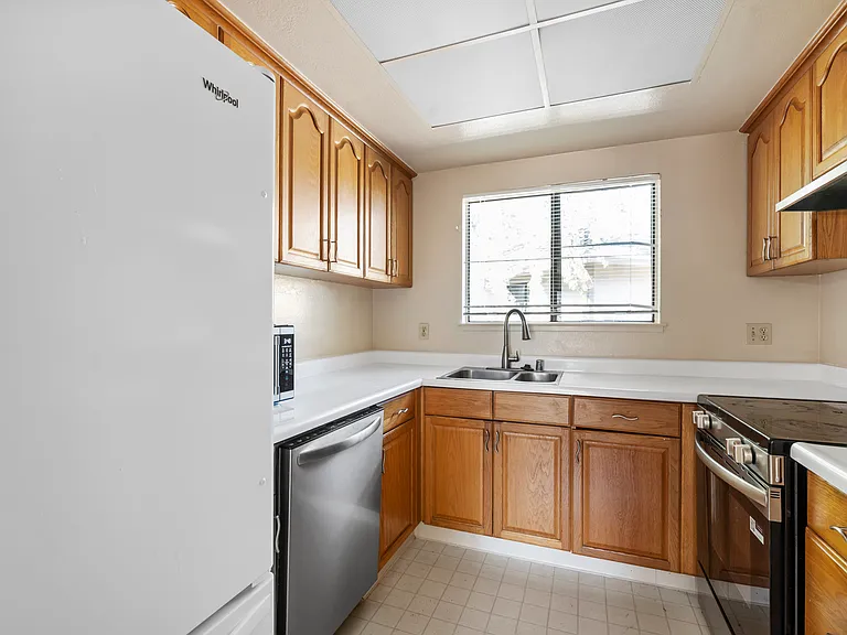 1010 N Abbott Ave — Photo 3