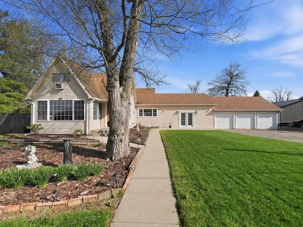 22205 Maple Ln, Woodburn, IN 46797