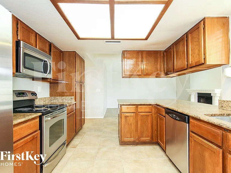 4323 E Beck Ln — Photo 7