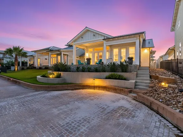 114 Reserve Ln, Rockport, TX 78382