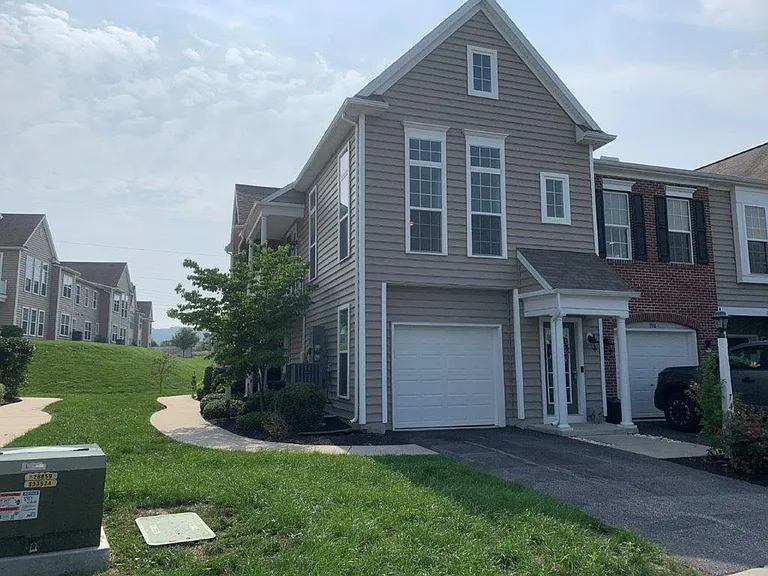 744 Whitetail Dr — Photo 1