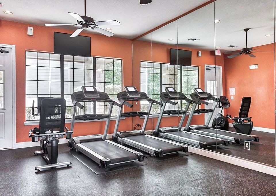 At Vance Jackson, we have all you need to feel right at home. Located in beautiful San Antonio, our prime location is near many restaurants, retail, and much more.