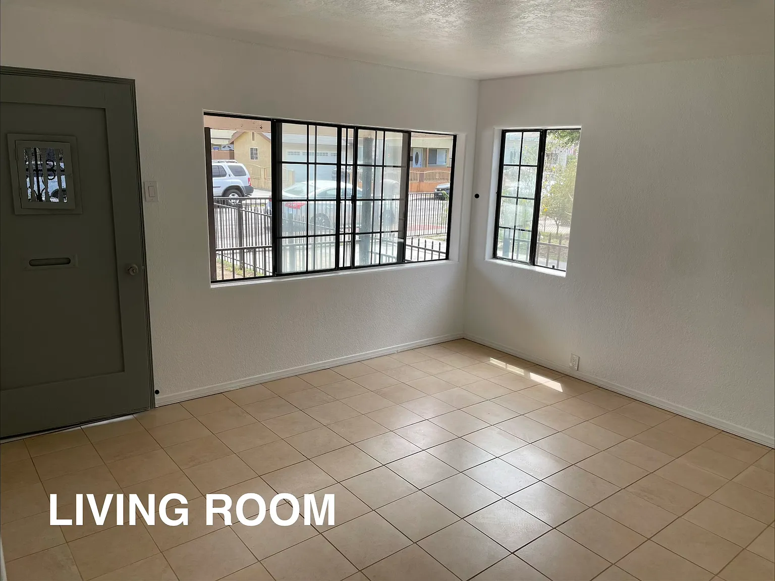 3 bed, 850 sqft, $3,000 — Photo 2
