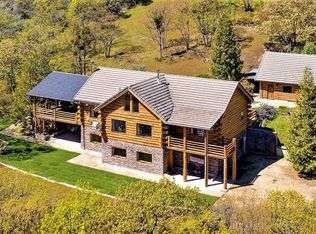 1252 McKenzie Canyon Rd, Ashland, OR 97520