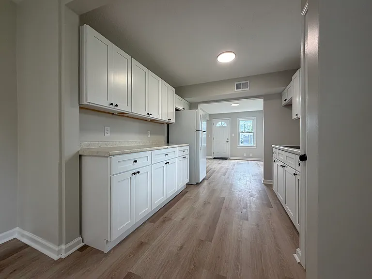 2537 Broadway St — Photo 8