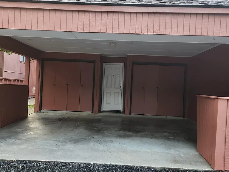 102 Saint James Pl #102 — Photo 8