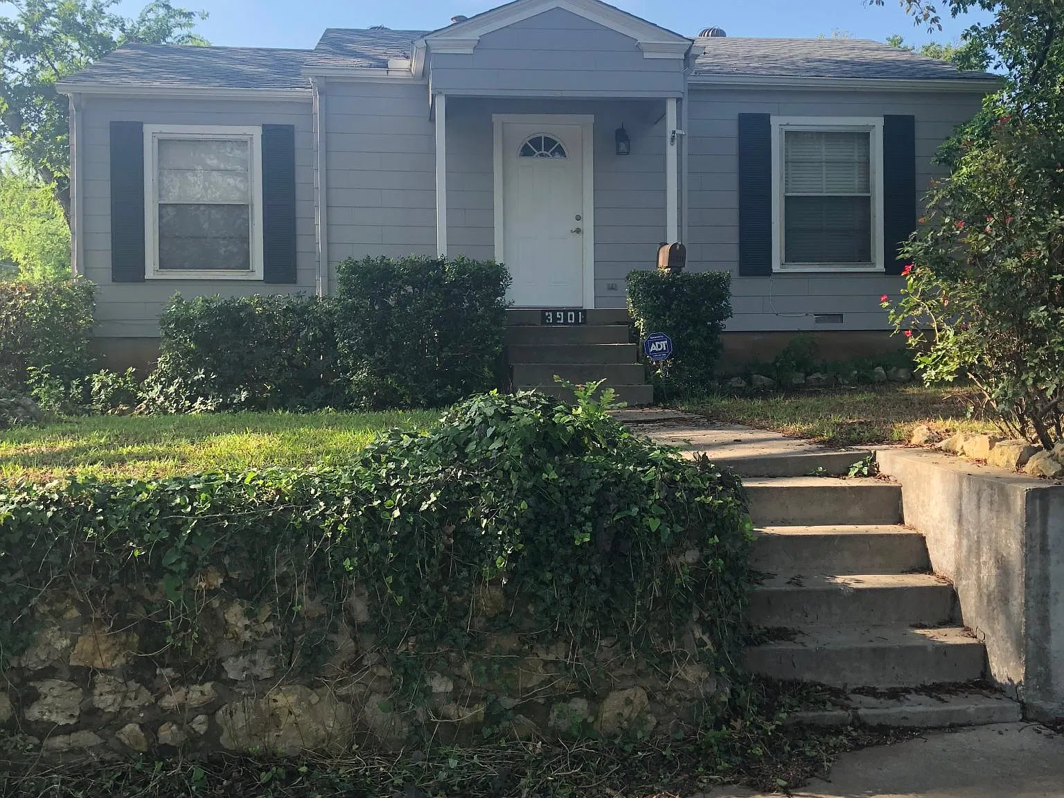 3 bed, 1090 sqft, $1,850 — Photo 1