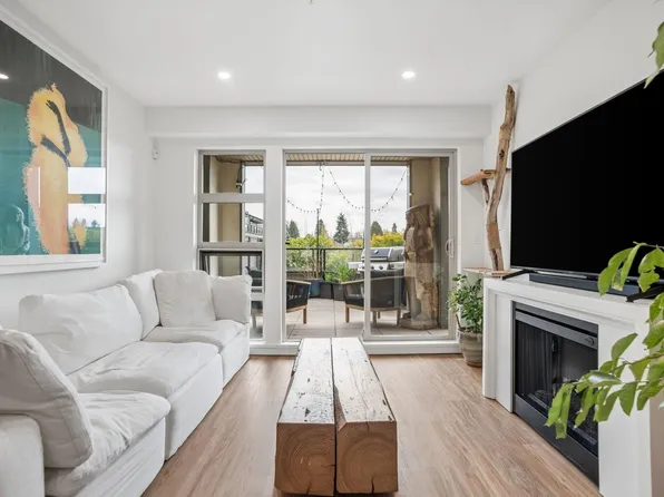 4550 Fraser St #218, Vancouver, BC V5V 4G8