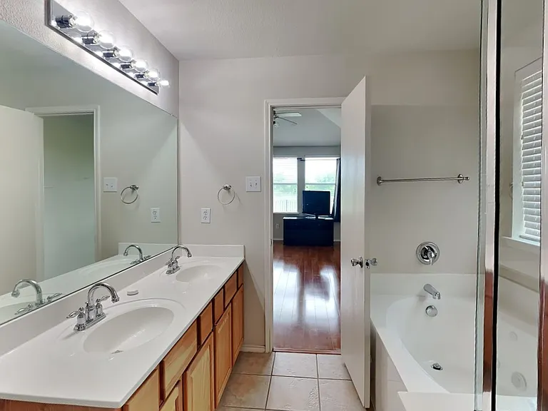 9045 Trail Blazer Dr — Photo 10