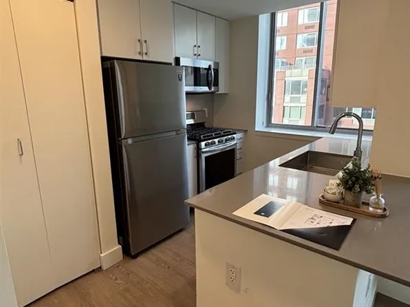 510 West 52nd Street image 1 of 5