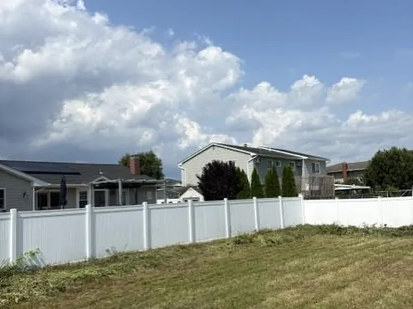 760 S Wellwood Avenue, Lindenhurst, NY 11757