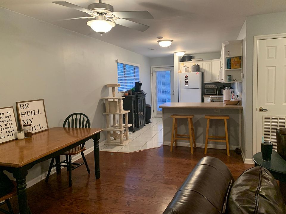 Dining Kitchen Area