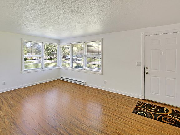 2nd image of 4950 Vista Pl