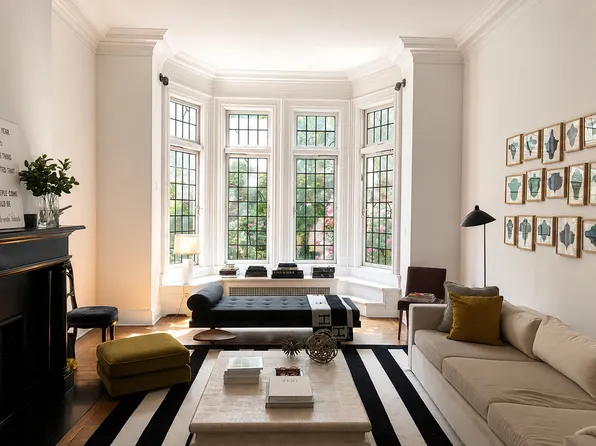 216 East 61st Street image 1 of 10