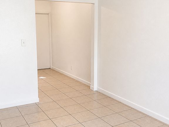 3rd image of 107 SW 18th Ave APT 7