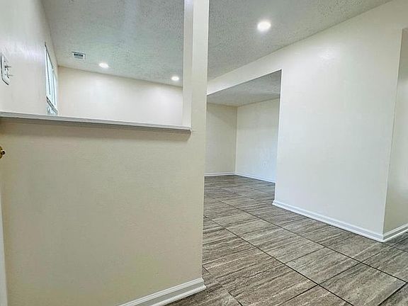 4th image of 9658 Woodhue Ct