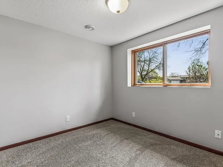 7316 Candlewood Dr N — Photo 6