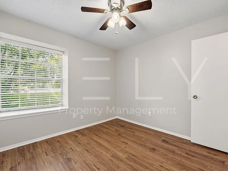 CV-AUS8001 West Gate — Photo 28