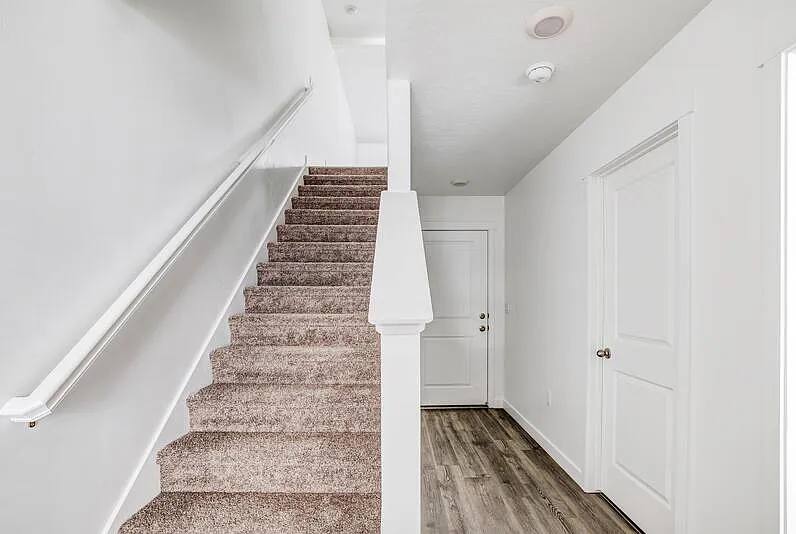 4 bed, 3.0 bath, 2100 sqft, $650 — Photo 3