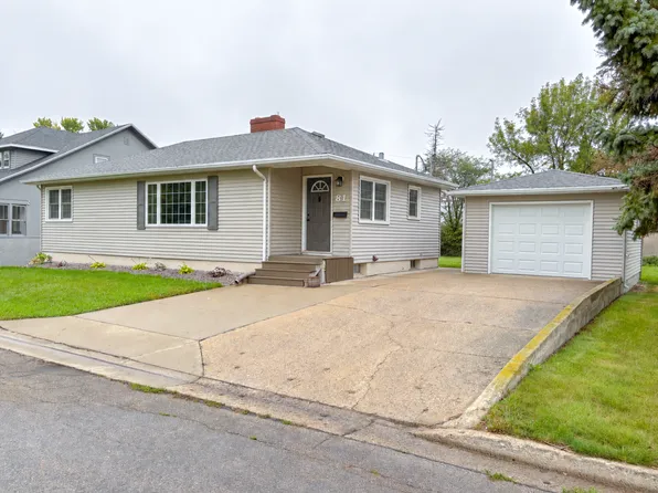 81 4th Ave N, Wahpeton, ND 58075