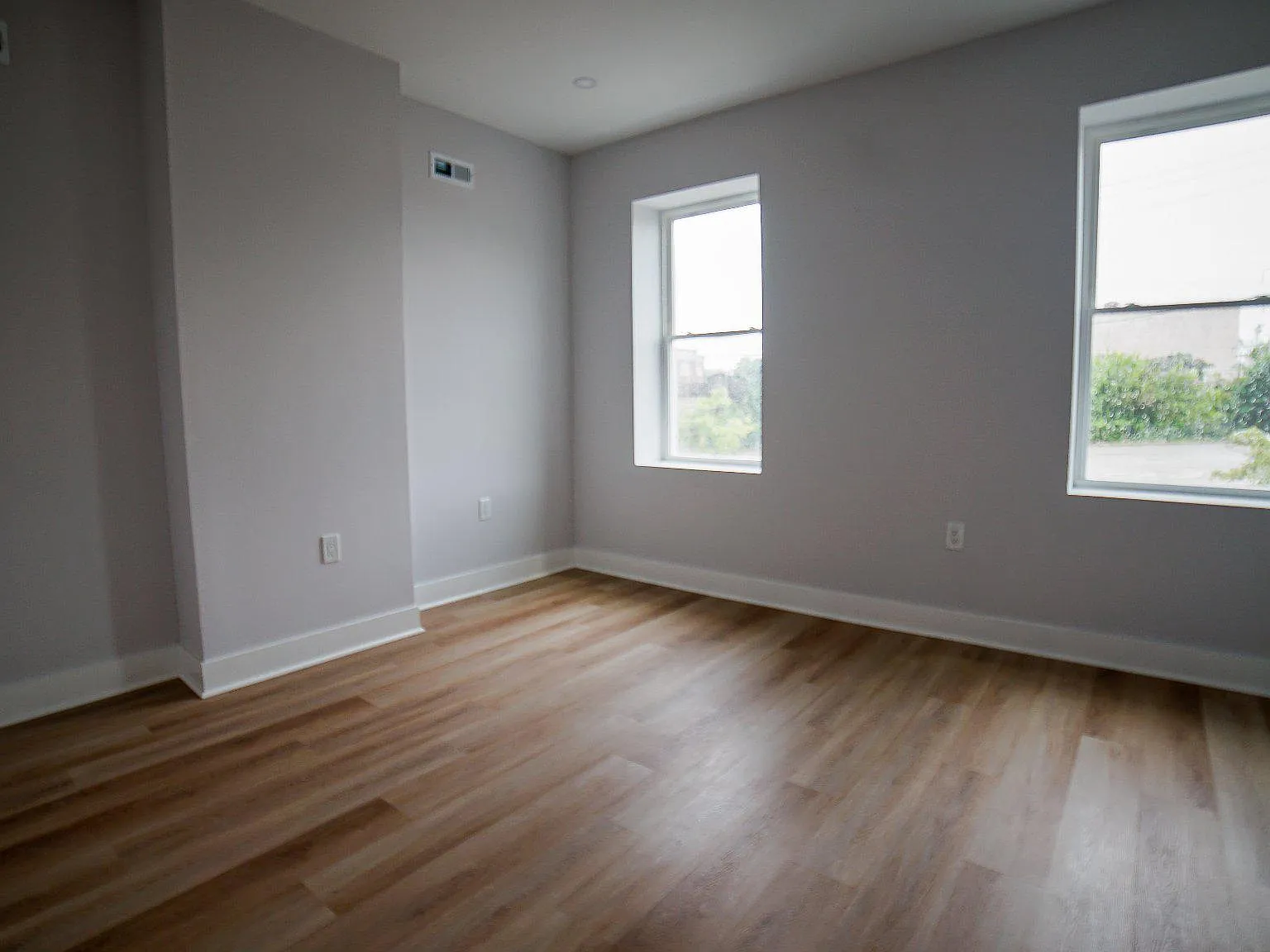 3 bed, 1.5 bath, 1298 sqft, $1,500 — Photo 4