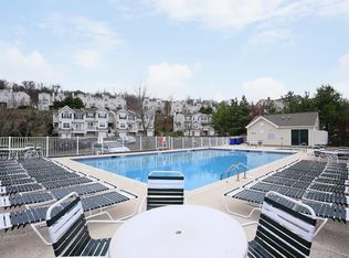 1096 Shadowlawn Dr, Green Brook, NJ 08812