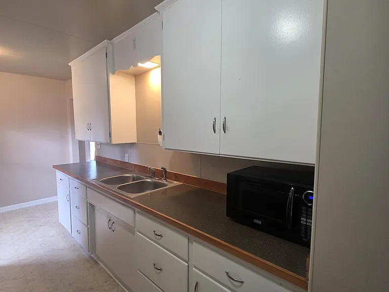 214 J St NE — Photo 8