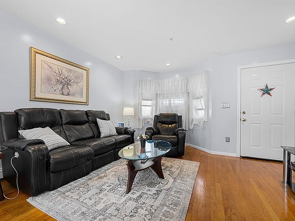 2nd image of 184 Hancock St APT F