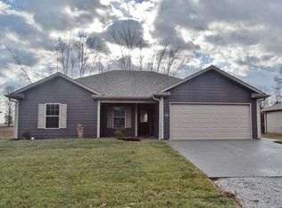 716 S Ivy Ln, Centralia, MO 65240