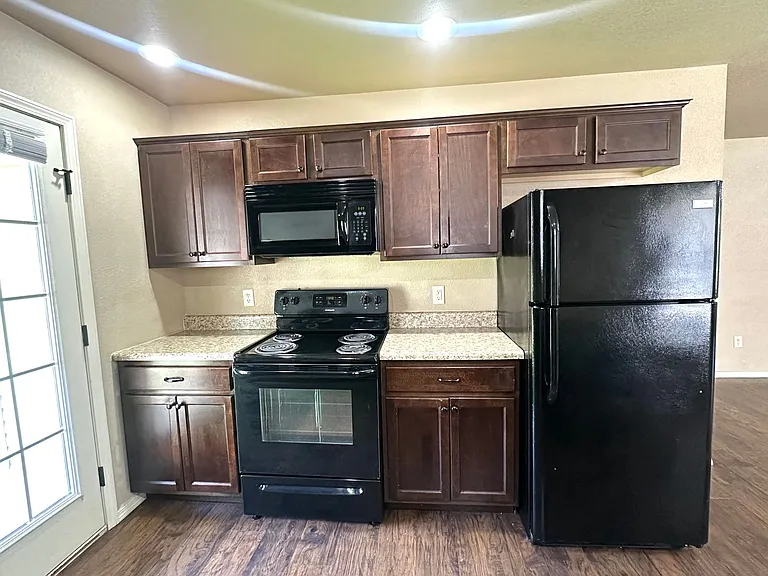 1024 E Caravan St — Photo 10
